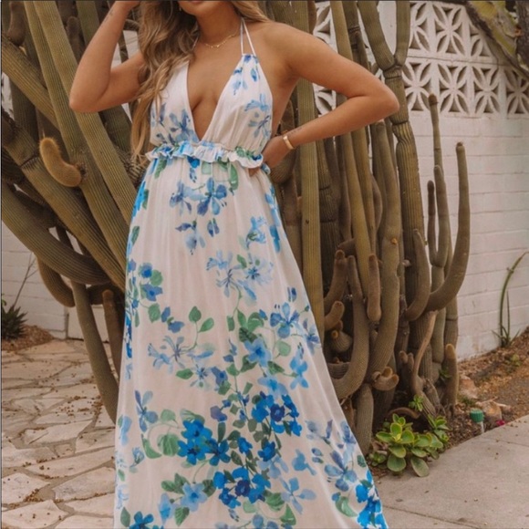 Love Stitch Dresses & Skirts - Sexy and sweet Love Stitch Floral Halter Maxi Dress Size Small